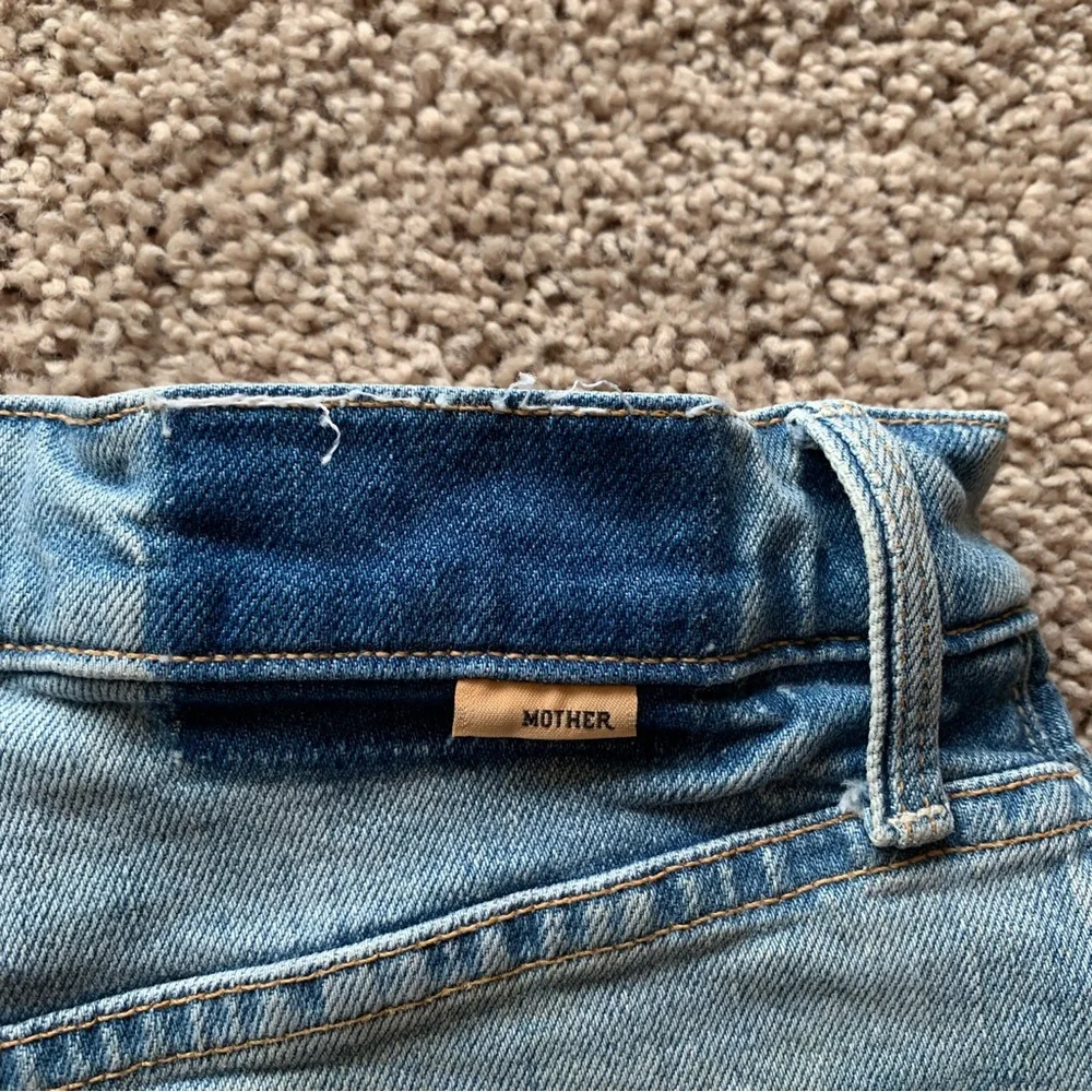 MOTHER Superior Jean Shorts Size 26 The Tomcat Kick Fray Light Wash Distressed - Picture 5 of 13